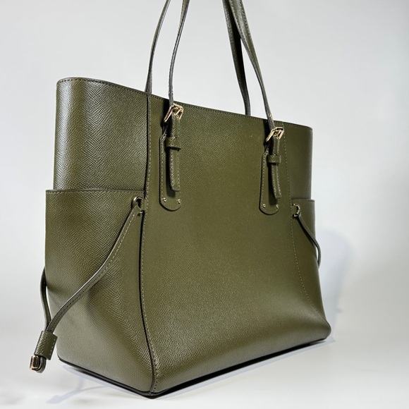 Michael Kors Voyager Tote - Picture 4 of 9